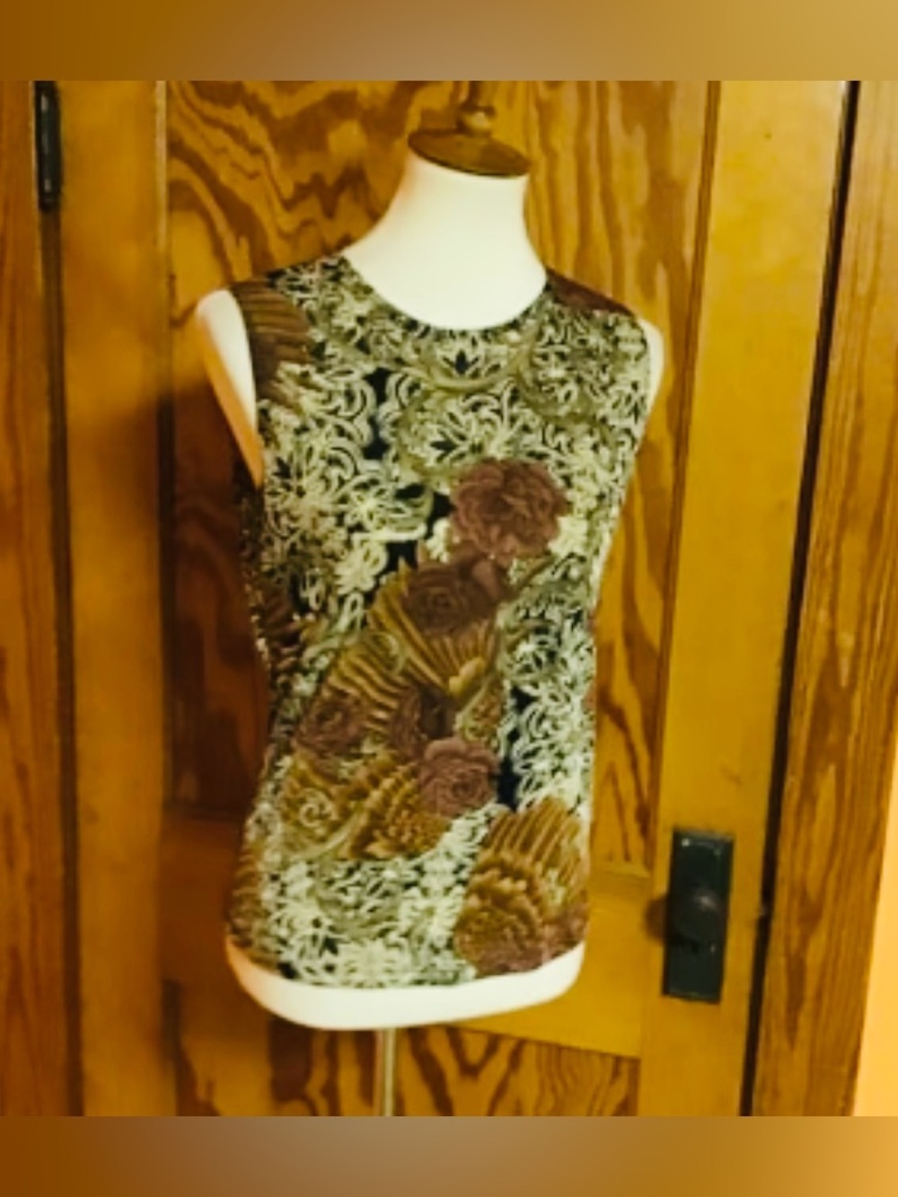 Susan Lawrence Beige & Brown Floral Wing Print Sleeveless Tank - Picture 4 of 5